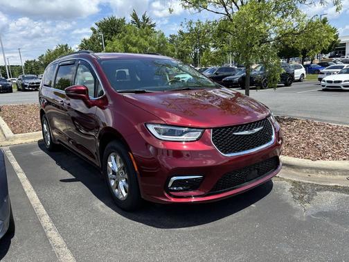 Velvet Red Pearlcoat 2022 Chrysler Pacifica Touring L