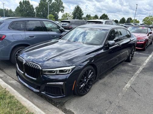 Carbon Black Metallic 2022 BMW 740 i