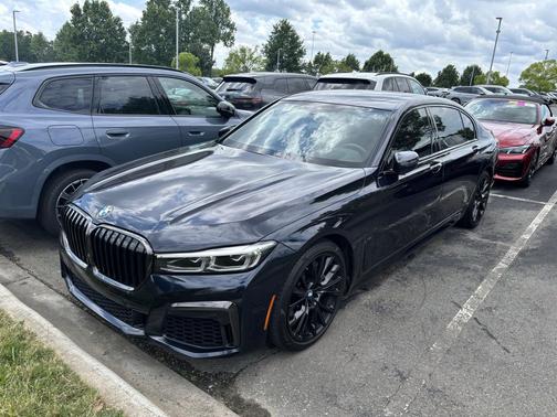 Carbon Black Metallic 2022 BMW 740 i