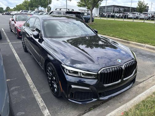 Carbon Black Metallic 2022 BMW 740 i