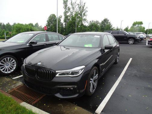 Black Sapphire Metallic 2017 BMW 750 I