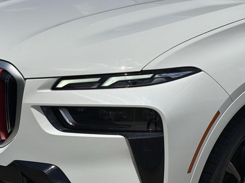 Alpine White 2024 BMW X7 xDrive40i