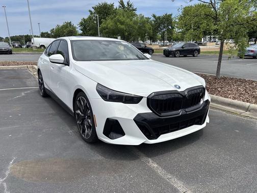 Alpine White 2025 BMW i5 eDrive40