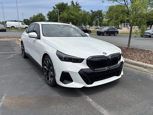 Alpine White 2025 BMW i5 eDrive40