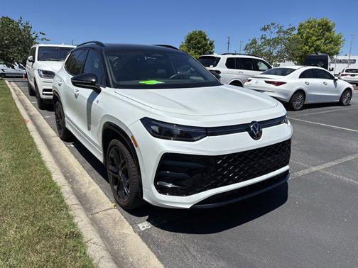Opal White w/Deep Black Roof 2025 Volkswagen Tiguan 2.0T SE R-Line Black 4MOTION