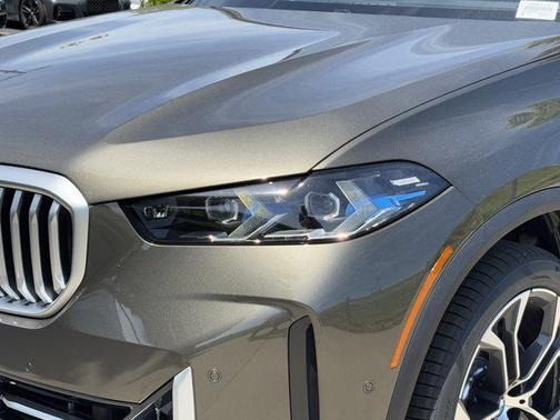 Manhattan Green Metallic 2026 BMW X5 xDrive40i