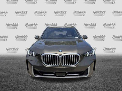 Manhattan Green Metallic 2026 BMW X5 xDrive40i