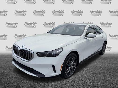 Alpine White 2026 BMW 530 530i