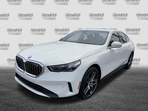 Alpine White 2026 BMW 530 530i