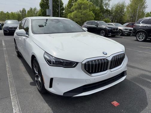 Alpine White 2026 BMW 530 530i