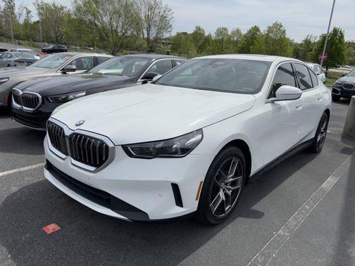 Alpine White 2026 BMW 530 530i