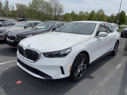 Alpine White 2026 BMW 530 530i