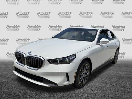 Alpine White 2026 BMW 530 530i