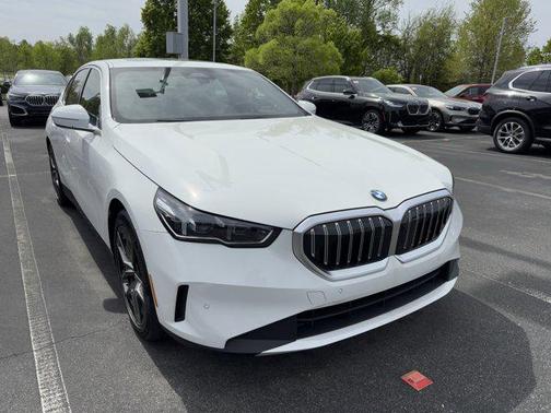 Alpine White 2026 BMW 530 530i