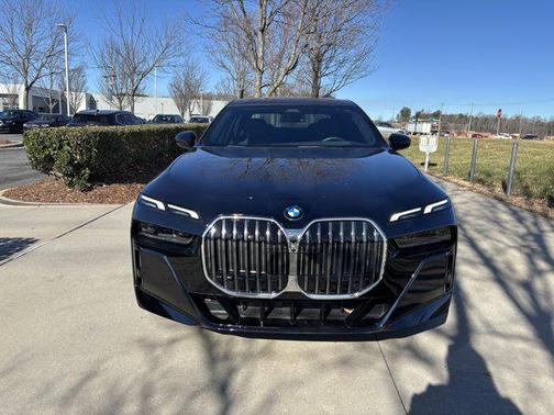 2023 BMW 740 i