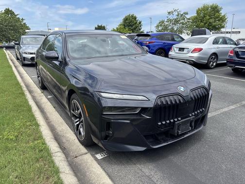 Carbon Black Metallic 2023 BMW 740 i