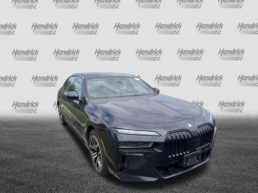Carbon Black Metallic 2023 BMW 740 i