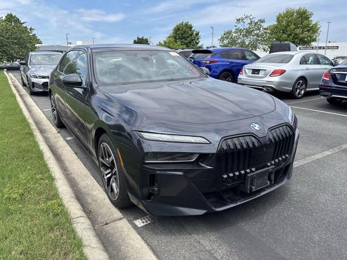 Carbon Black Metallic 2023 BMW 740 i