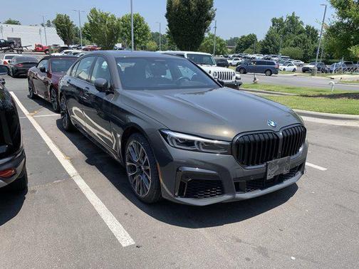 2022 BMW 740 i