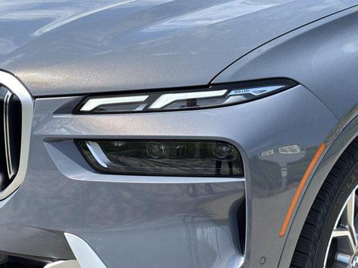 Sparkling Copper Metallic 2026 BMW X7 xDrive40i