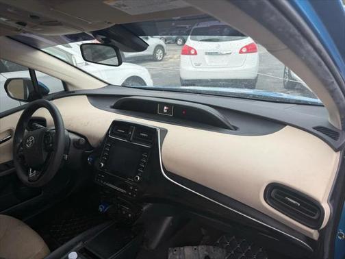 2022 Toyota Prius LE