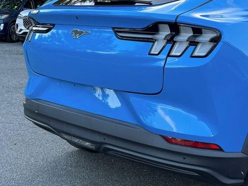 2022 Ford Mustang Mach-E SELECT
