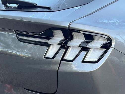 2021 Ford Mustang Mach-E SELECT