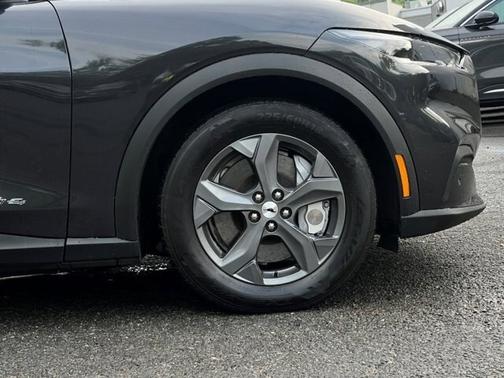 2022 Ford Mustang Mach-E SELECT