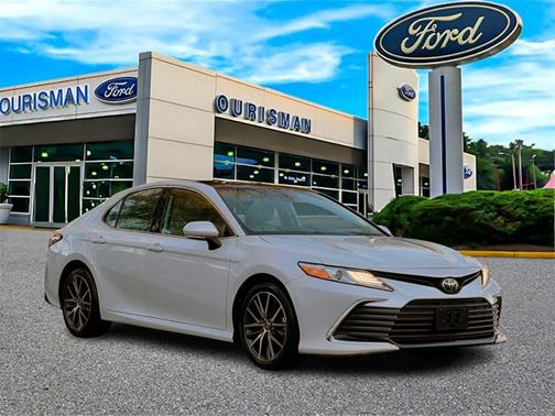 Wind Chill Pearl 2021 Toyota Camry XLE