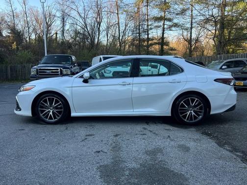 Wind Chill Pearl 2021 Toyota Camry XLE