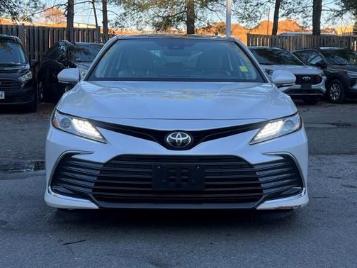 Wind Chill Pearl 2021 Toyota Camry XLE