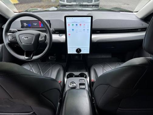 2022 Ford Mustang Mach-E SELECT