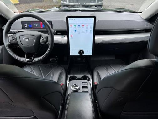2022 Ford Mustang Mach-E SELECT