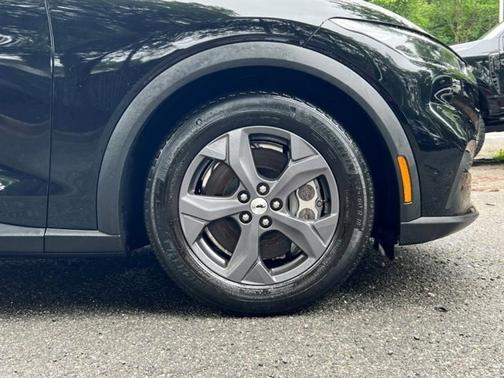 2022 Ford Mustang Mach-E SELECT