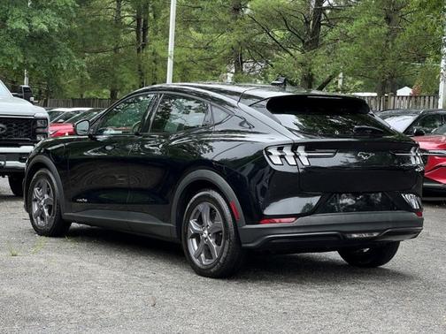 2022 Ford Mustang Mach-E SELECT