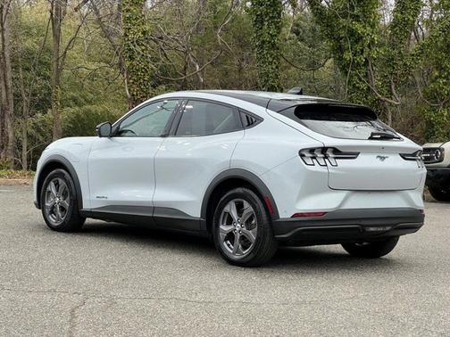 2023 Ford Mustang Mach-E SELECT