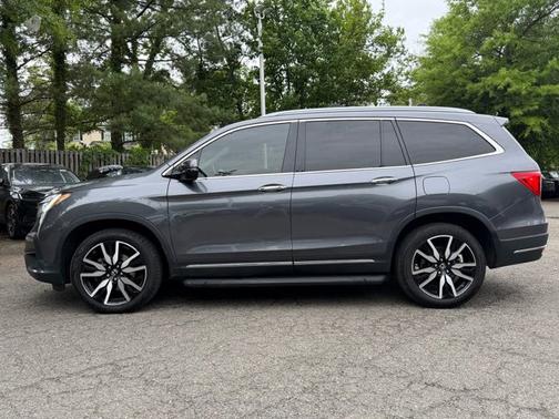 Modern Steel Metallic 2019 Honda Pilot TOURING 7-PASSENGER