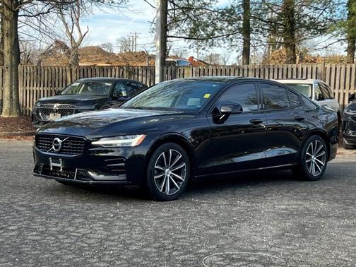2022 Volvo S60 B5 MOMENTUM