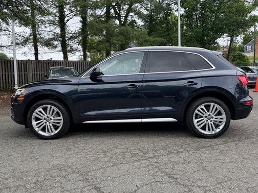 Moonlight Blue Metallic 2018 Audi Q5 2.0T QUATTRO PREMIUM PLUS