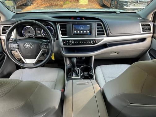 2018 Toyota Highlander LE