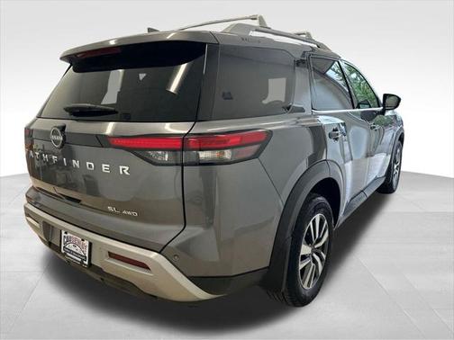 2024 Nissan Pathfinder SL 4WD