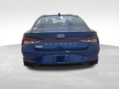 2023 Hyundai ELANTRA SE