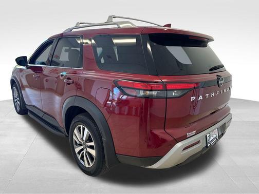 2022 Nissan Pathfinder SL 4WD