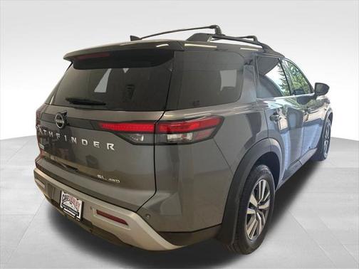 2022 Nissan Pathfinder SL 4WD