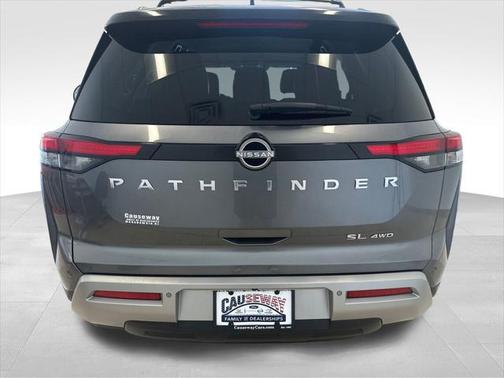2022 Nissan Pathfinder SL 4WD