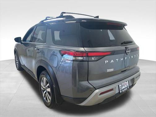 2022 Nissan Pathfinder SL 4WD
