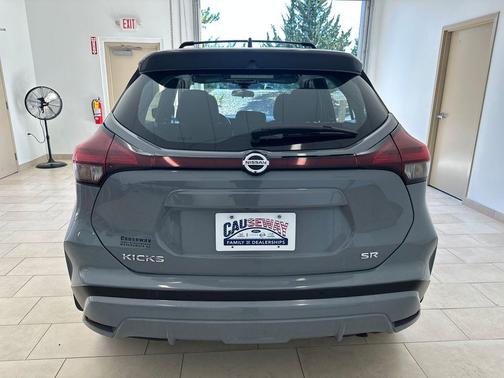 2021 Nissan Kicks SR