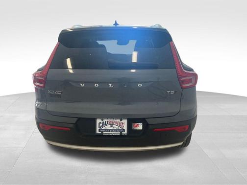 2020 Volvo XC40 T5 Momentum