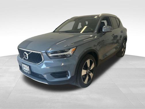 2020 Volvo XC40 T5 Momentum