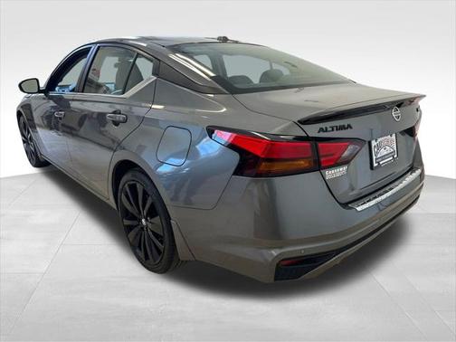 2022 Nissan Altima SR FWD